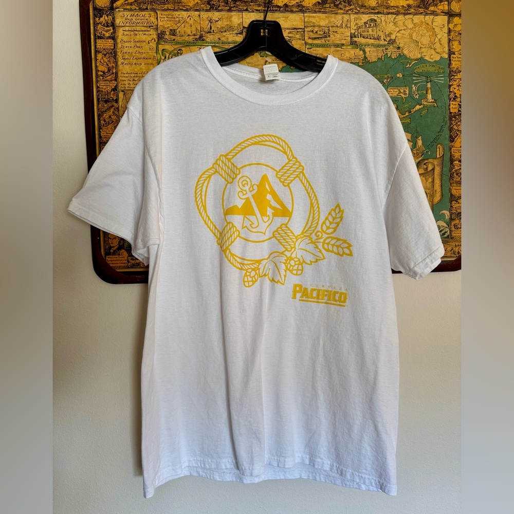Pacifico Cerveza Beer T-Shirt Size Large White Tee Yellow Graphic Vintage